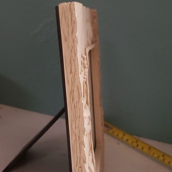 Treasured Memories. NWT. Stone Like Flowered Picture Frame.  Heavy.  4x6. - Picture 8 of 8